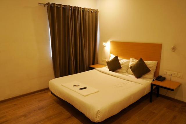 Treetop Inn Chennai Extérieur photo